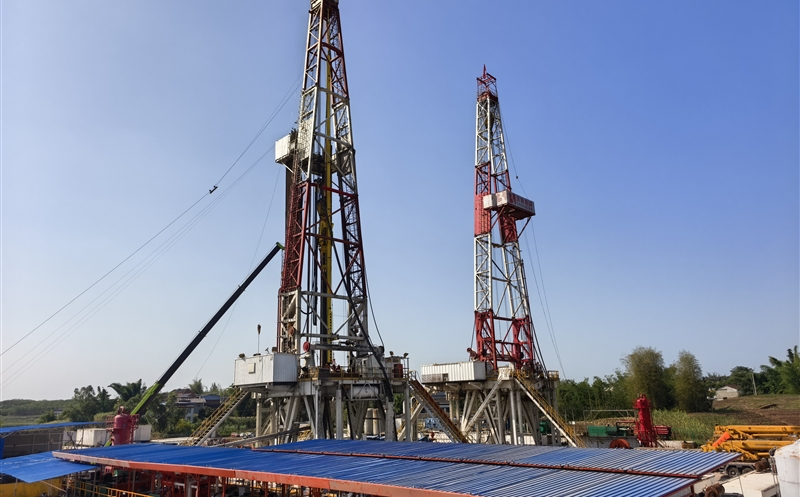 矿勘集团金核地勘公司第一口日费制井顺遂开钻