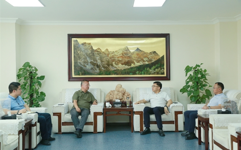 丹巴杨柳坪镍矿整合开发新里程 ——地矿集团与省第三地质大队签署采矿权托管协议