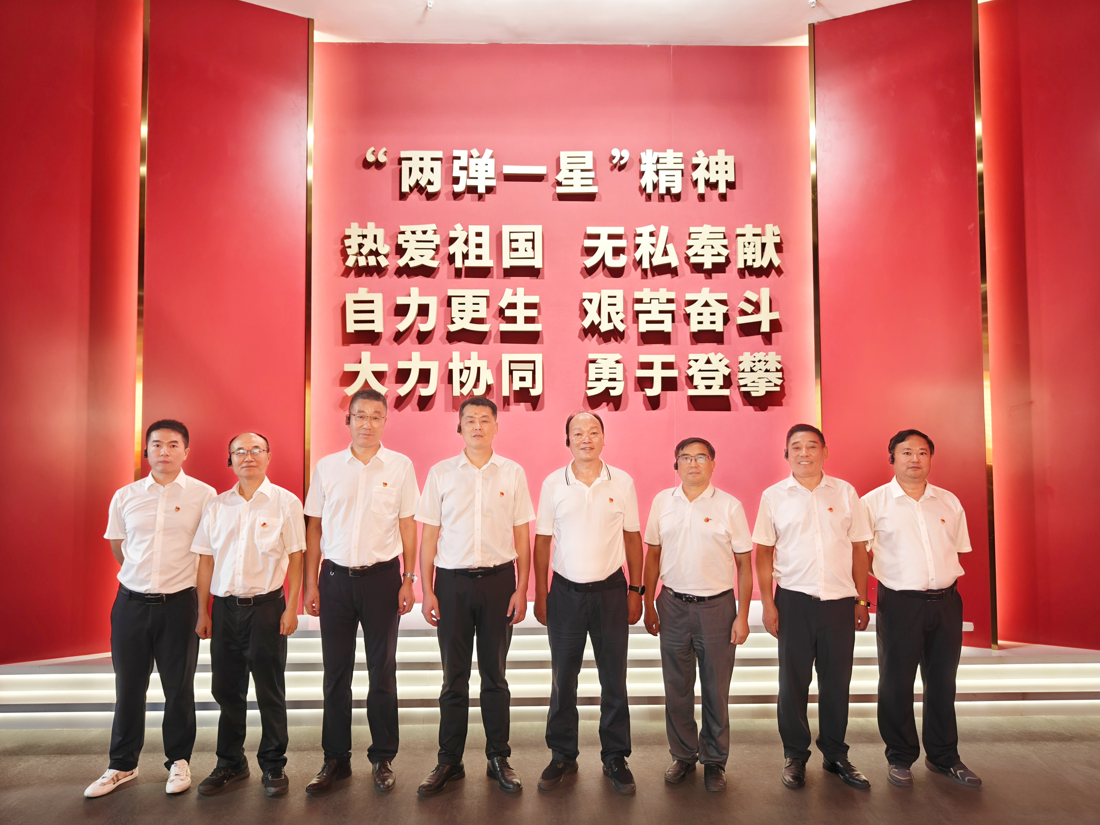 理论中心组合影