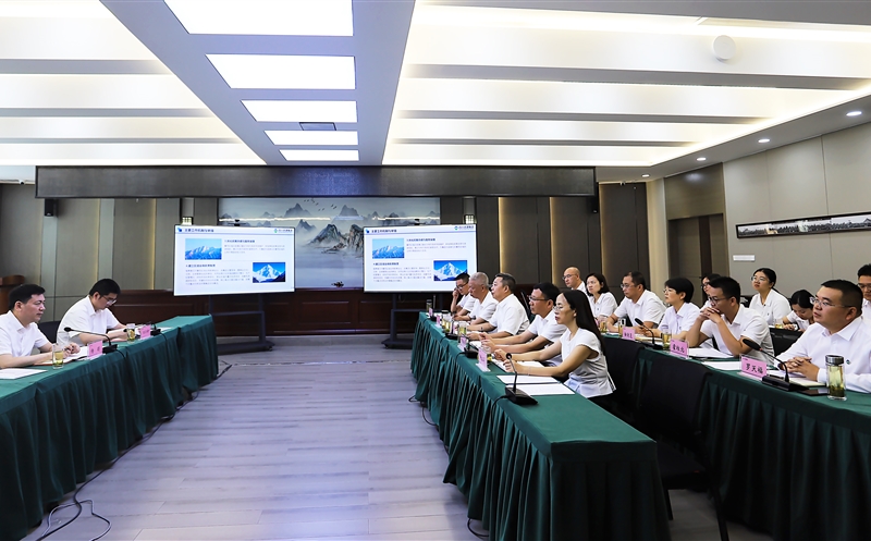 集团向导赴攀西公司调研指导事情