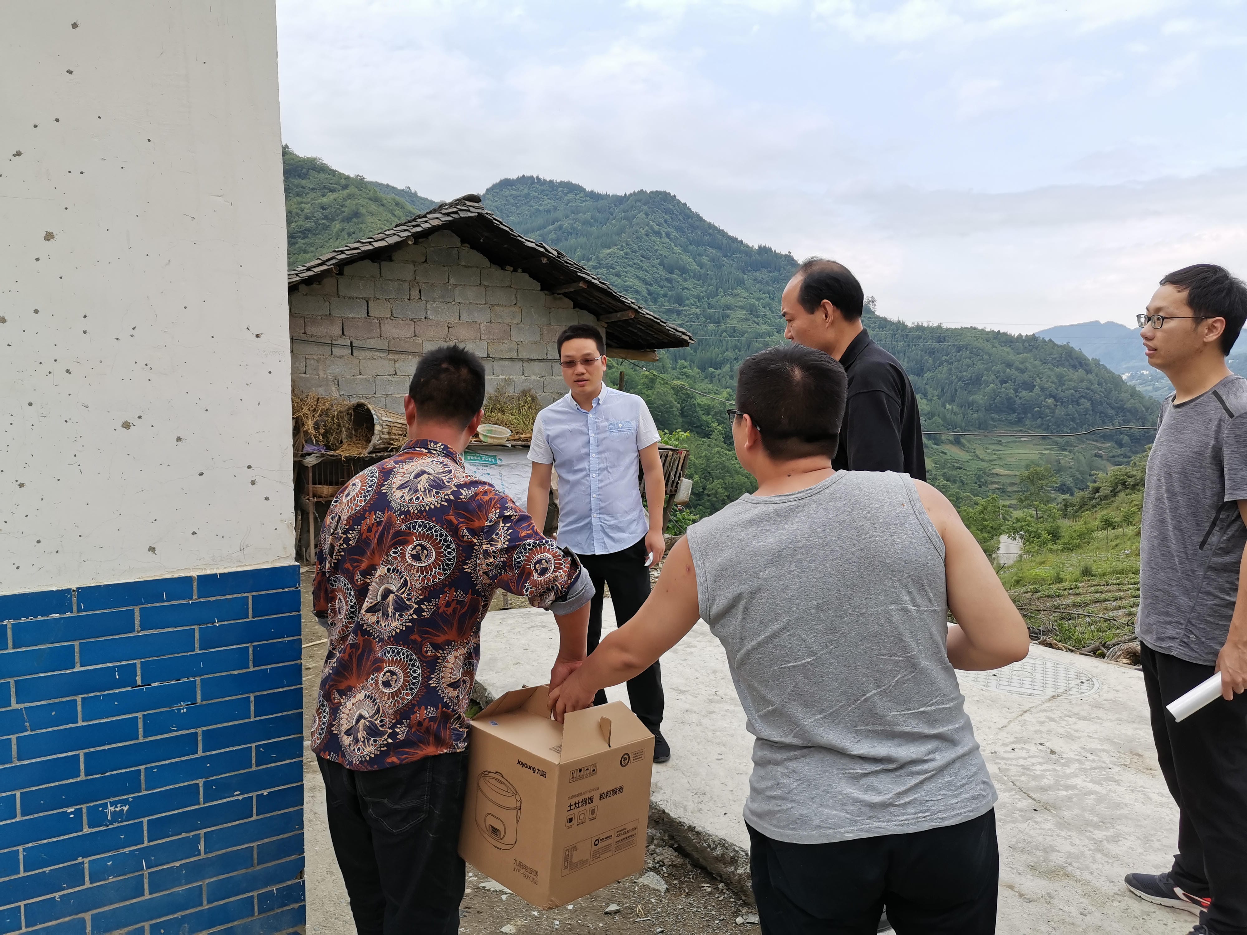 武文祥赴定点帮扶村开展帮扶事情_社会责任_企业文化_拉斯维加斯3133cc有限责任公司