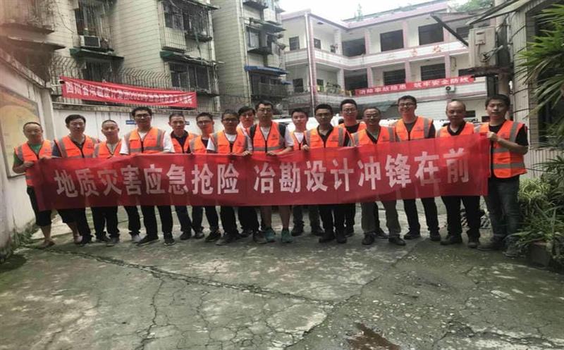 争分夺秒，，，千里驰援陇南灾区