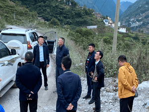 陈贵林局长一行赴甘洛县调研脱贫攻坚工业扶贫玄武岩项目_协同多元工业_工业生长_拉斯维加斯3133cc有限责任公司