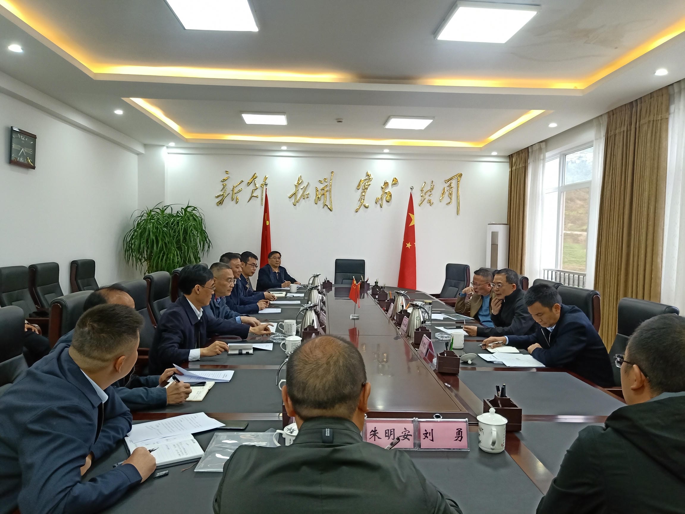 陈贵林局长一行赴甘洛县调研脱贫攻坚工业扶贫玄武岩项目_协同多元工业_工业生长_拉斯维加斯3133cc有限责任公司