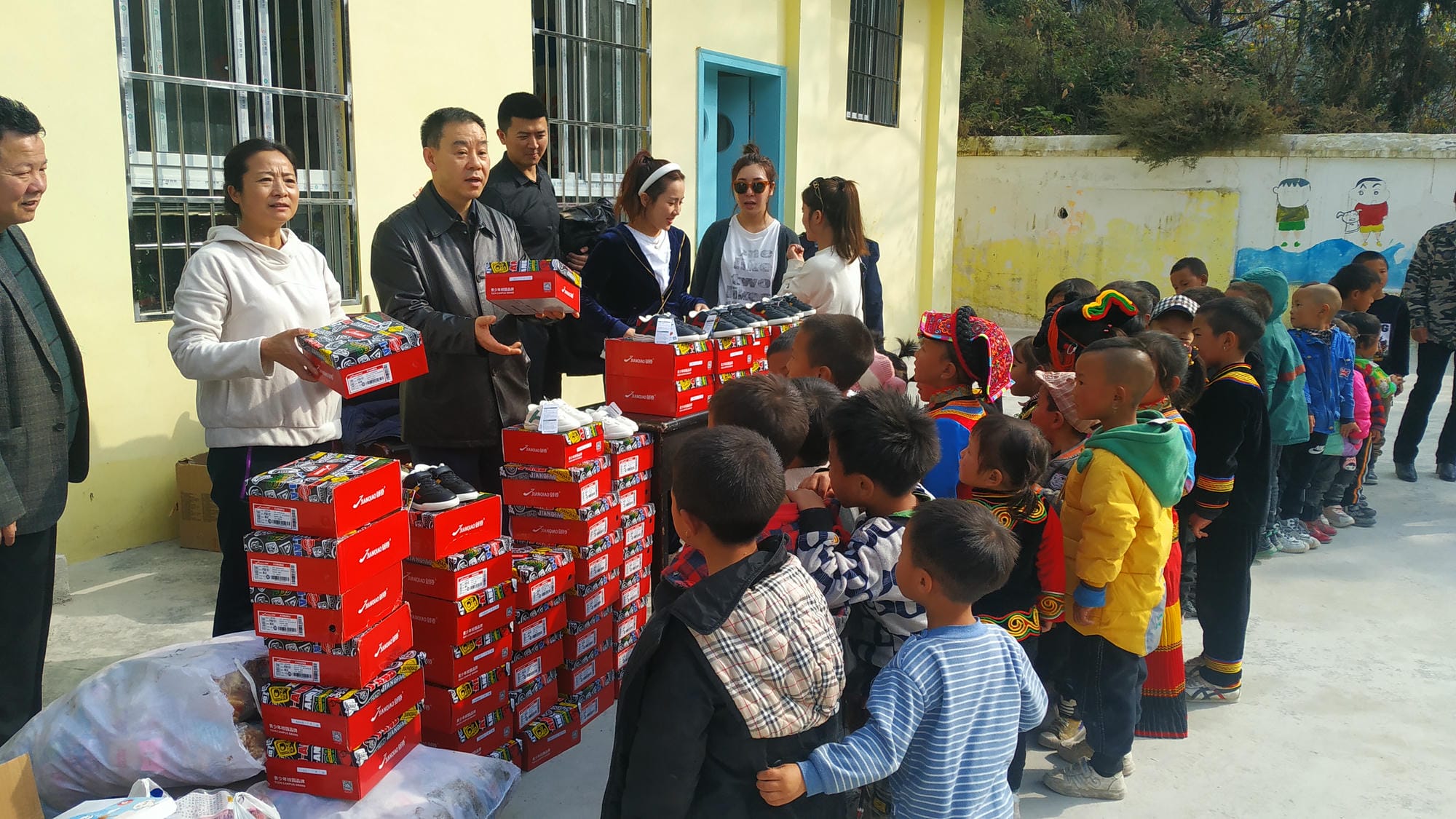 技工校党委书记黎明一行到甘洛县斯觉镇 尔库村开展扶贫事情调研_社会责任_企业文化_拉斯维加斯3133cc有限责任公司