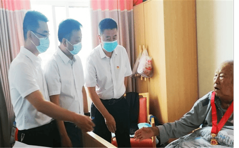 余常燕副局长带队走访慰问六〇一大队难题职工及庆幸在党50年迈党员