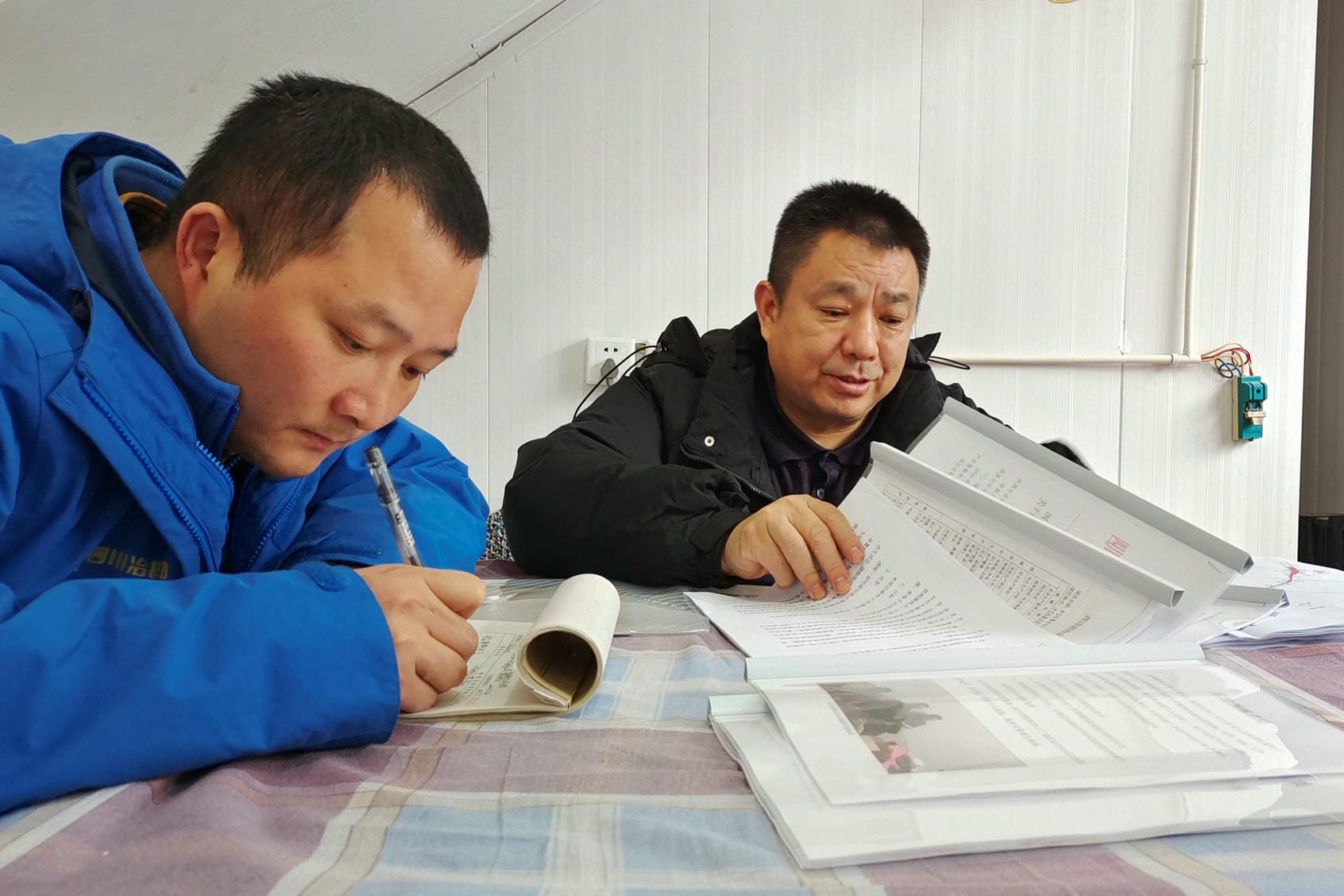 成调所赴康定暂时党支部开展检查慰问事情_红色堡垒_党建群团_拉斯维加斯3133cc有限责任公司