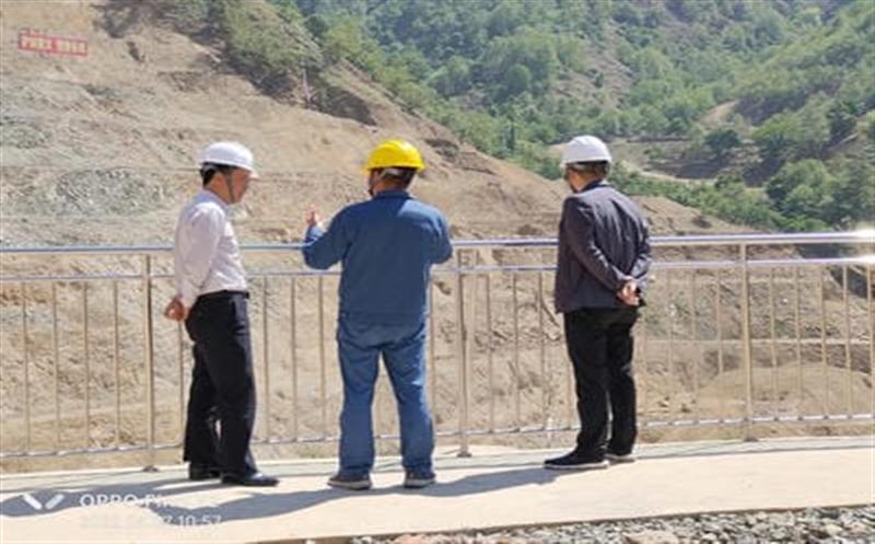 地矿集团党委书记罗其标带队赴大陆槽稀土矿检查清静生产事情