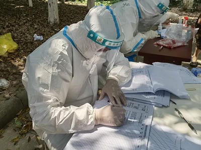 母子档助力小区疫情防控_下层动态_新闻中心_拉斯维加斯3133cc有限责任公司