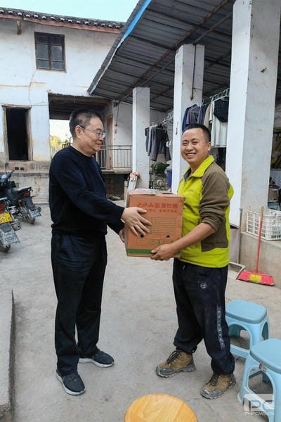 地矿集团董事长张劲松深入项目一线调研并检查指导野外事情_下层动态_新闻中心_拉斯维加斯3133cc有限责任公司