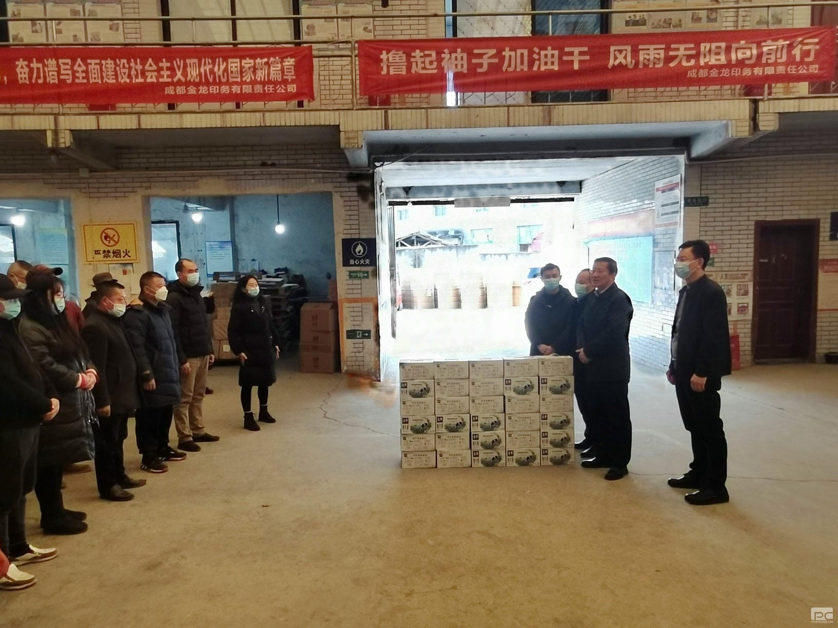 杜春茂到地创光电慰问生产一线员工_拉斯维加斯3133cc新闻_新闻中心_拉斯维加斯3133cc有限责任公司