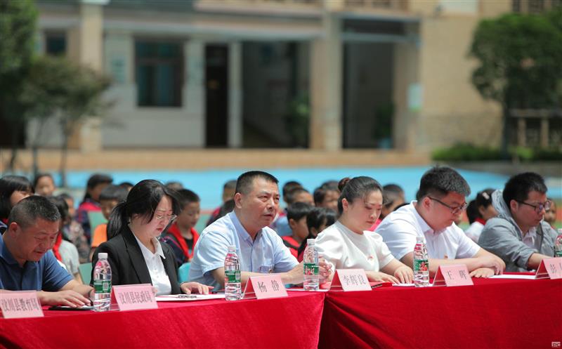 为你而来，，，，，，大爱汶川 ——核西南院开展学雷锋自愿服务活动