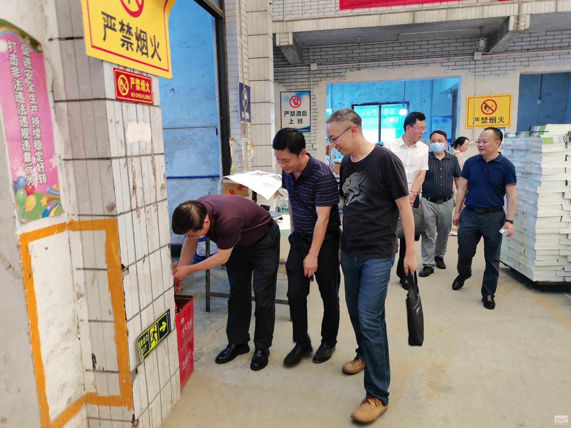 杜春茂深入地创光电生产一线开展清静检查并调研指导_拉斯维加斯3133cc新闻_新闻中心_拉斯维加斯3133cc有限责任公司