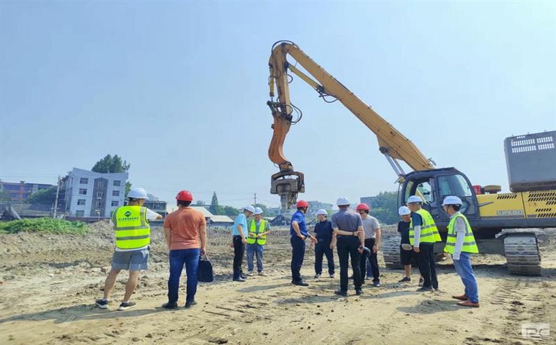 蜀通建设集团班子成员率职能部分前往乐山五通桥安顿房项目开睁开工交底和清静检查