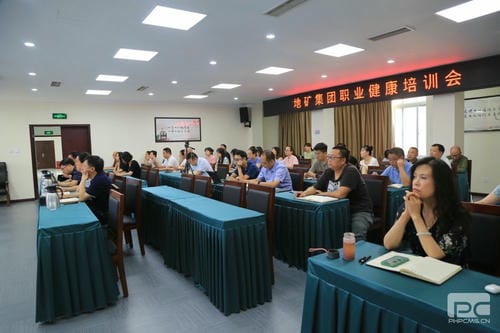 “预防疾病，，，，，，关爱康健” ——地矿集团举行职业康健知识讲座_下层动态_新闻中心_拉斯维加斯3133cc有限责任公司