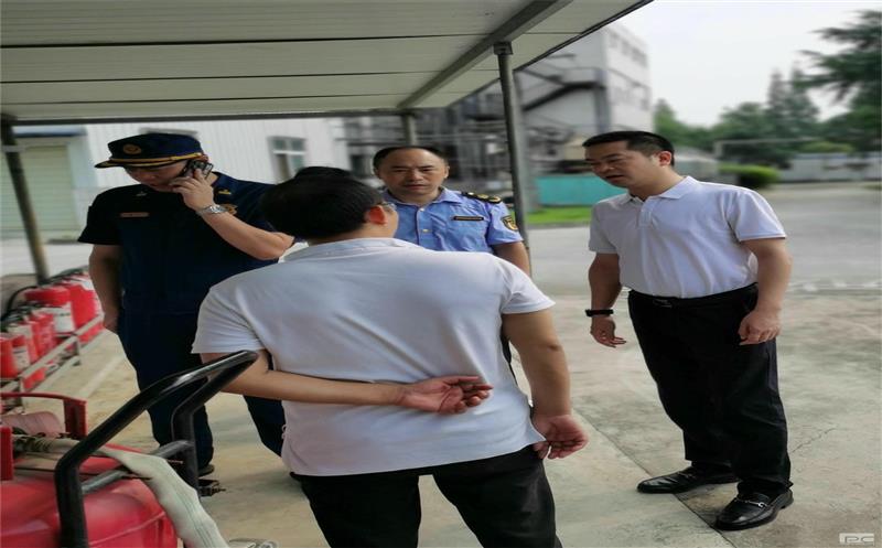 广汉市委常委、常务副市长徐晶到泰华堂制药检查清静生产事情