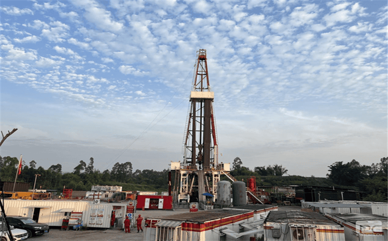 金核地勘公司超深、高压、高温油气钻井项目第一口油气井乐成完钻