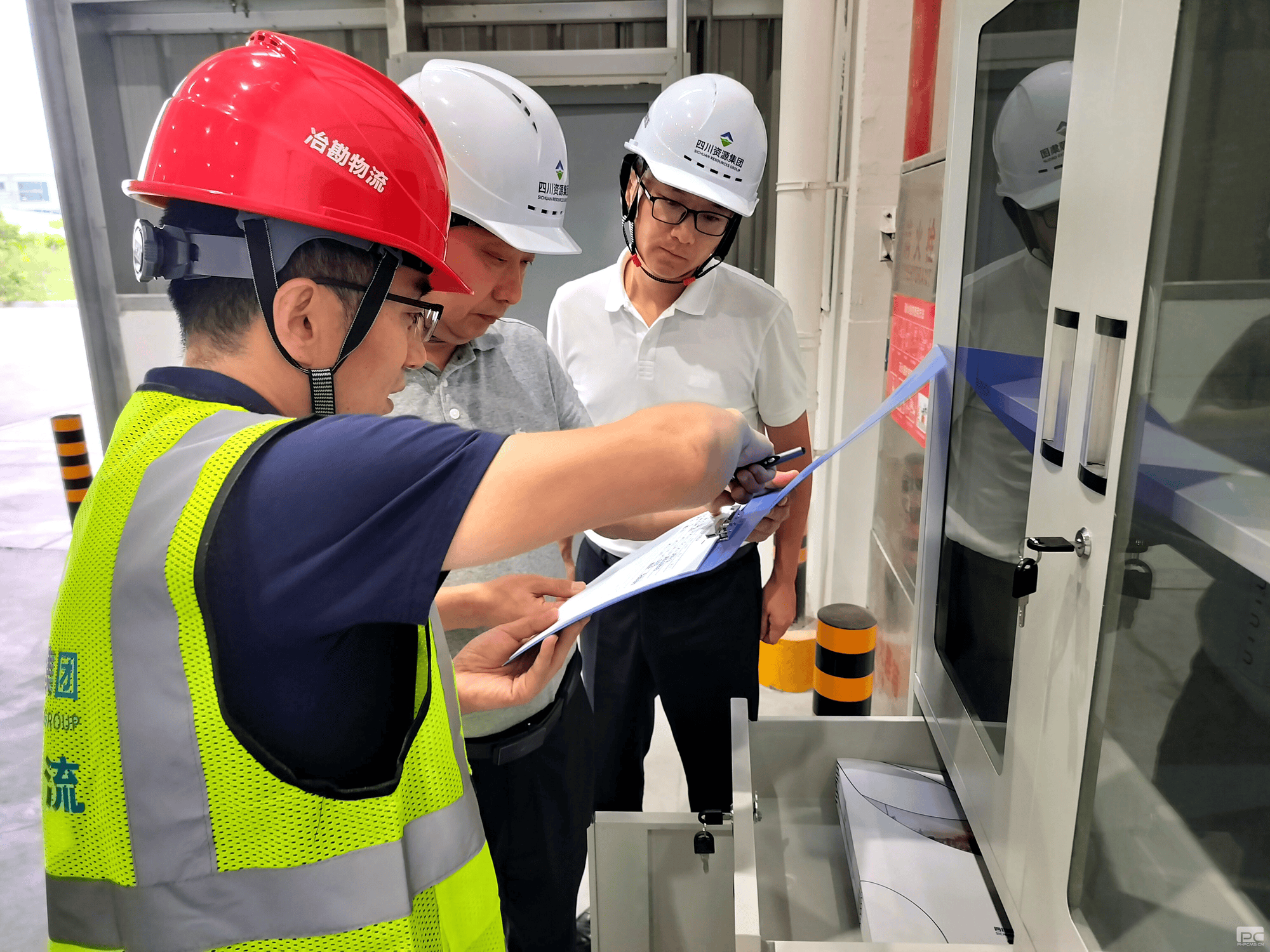 集团党委委员、财务总监余常燕赴冶勘物流公司成都仓储项目开展清静生产隐患大排查大整治督查_协同多元工业_工业生长_拉斯维加斯3133cc有限责任公司