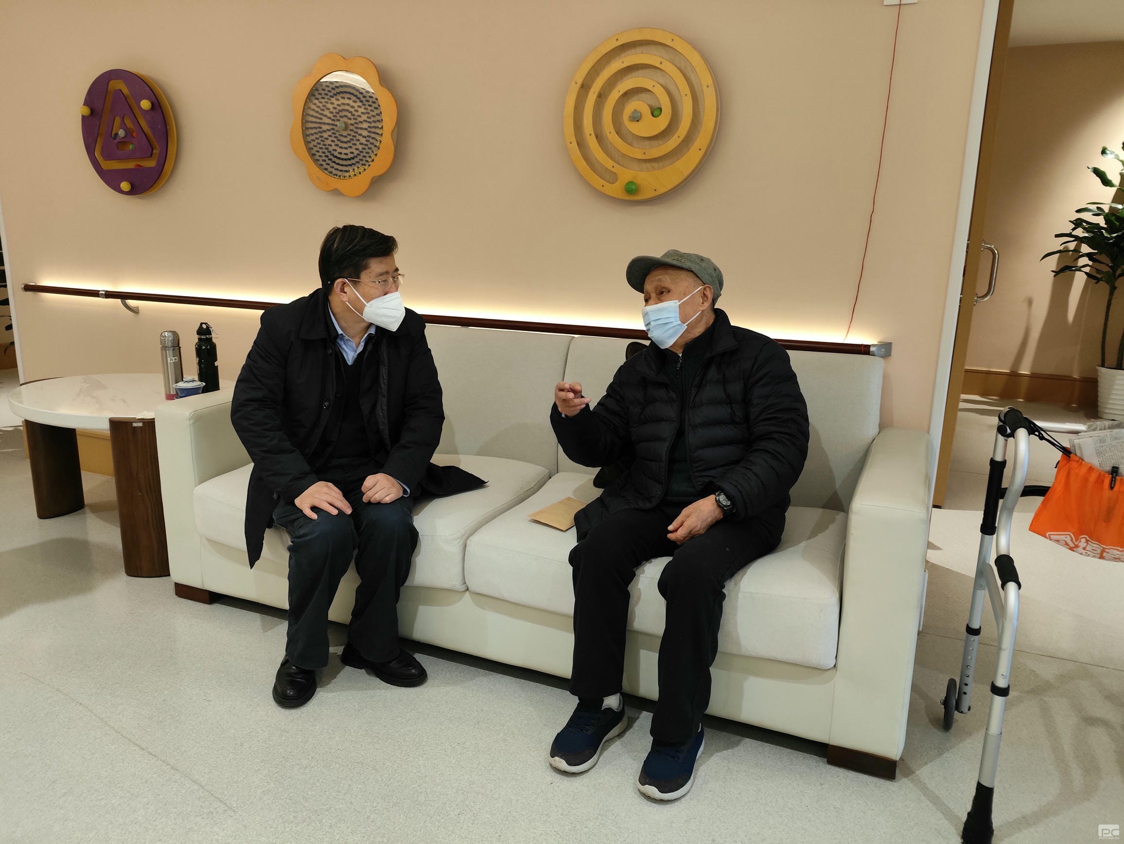 春节送温暖 关爱暖人心——集团向导到地创光电慰问老干部和生产一线职工_拉斯维加斯3133cc新闻_新闻中心_拉斯维加斯3133cc有限责任公司