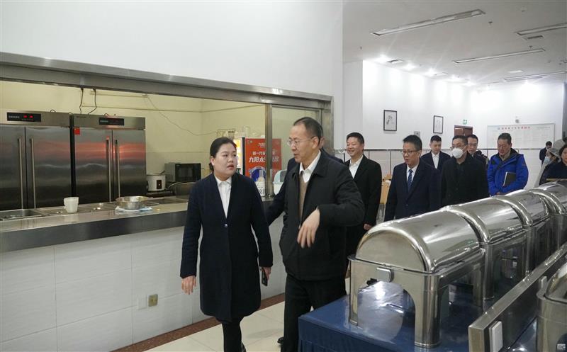 四川拉斯维加斯3133cc置业集团向导带队到天辰楼宾馆检查指导清静事情