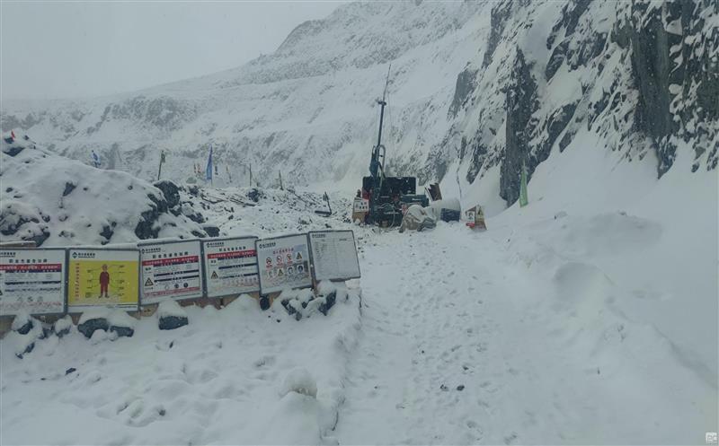缺氧不缺精神，，艰辛不怕受苦 | 向在风雪中奋斗的金核地勘人学习