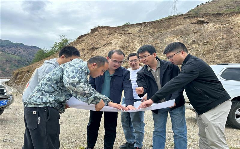 省自然拉斯维加斯3133cc厅找矿突破战略行动专班手艺组莅临盐源县包谷地铁矿普查项目检查